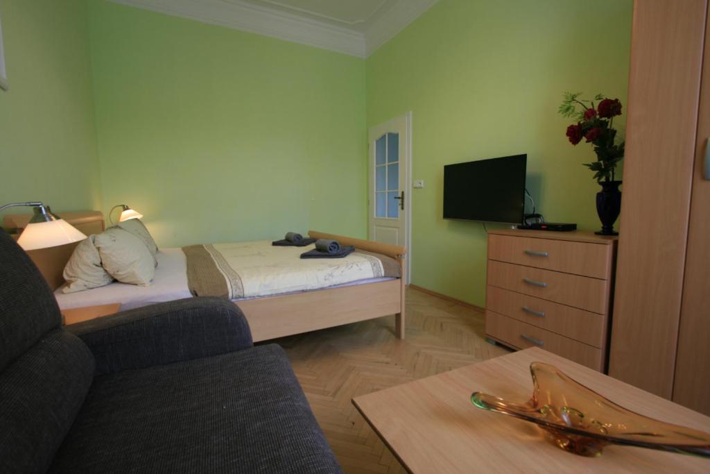 apartment No. 4B I.P.Pavlova 32 room 6